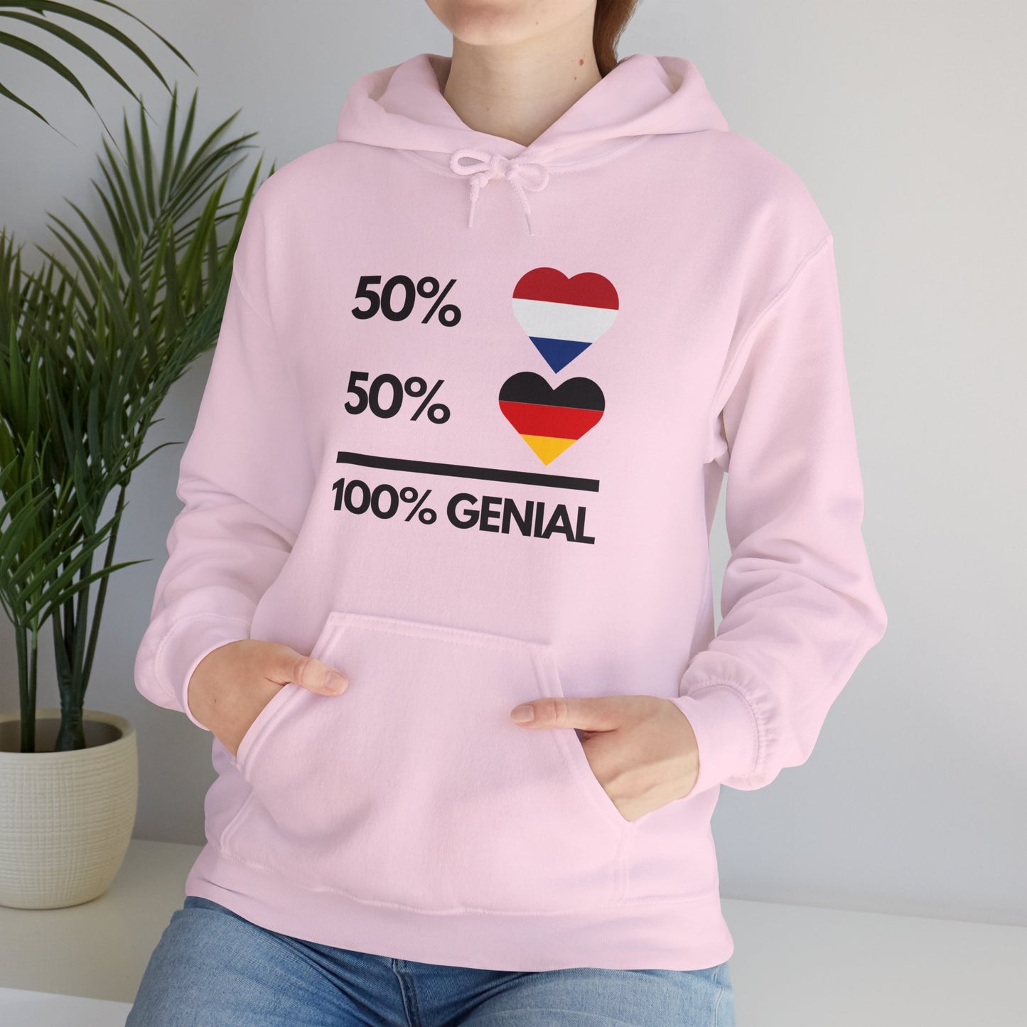 "50 % NL + 50 % DE = 100 % genial!“ Hoodie