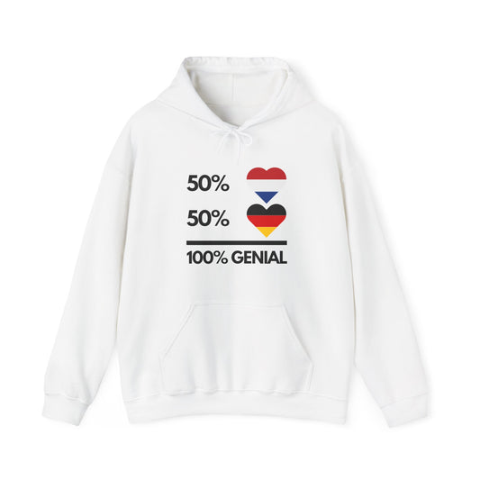 "50 % NL + 50 % DE = 100 % genial!“ Hoodie